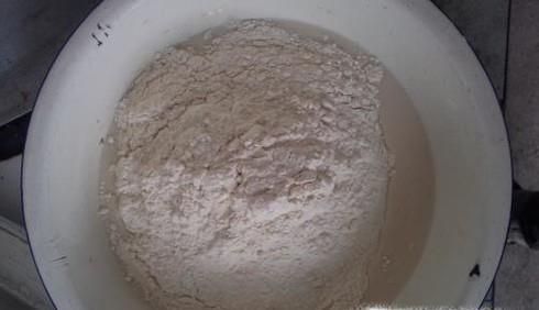 怎样用牙膏自制胶水