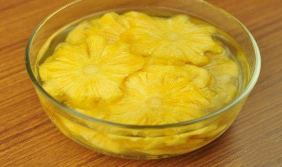 菠萝用冷水还是热水泡