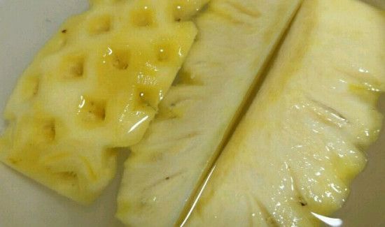 菠萝用冷水还是热水泡