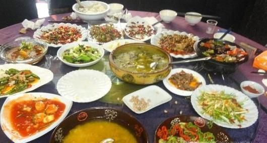 夏季怎样预防食物中毒?轻微中毒如何自救?