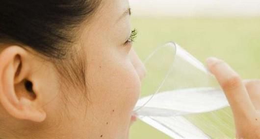 夏季怎样预防食物中毒?轻微中毒如何自救?