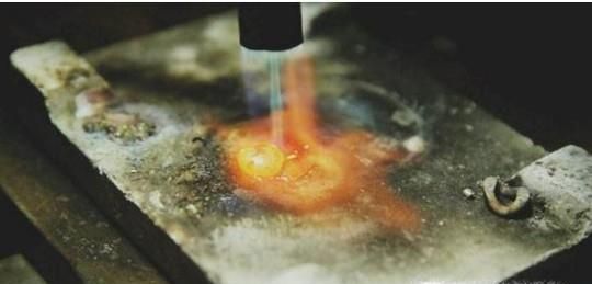 金镯子变形怎么恢复圆