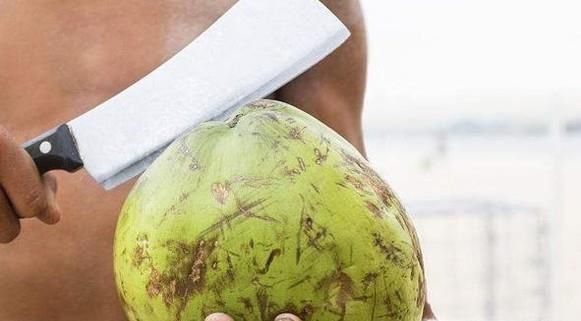 怎样快速开椰子喝椰汁