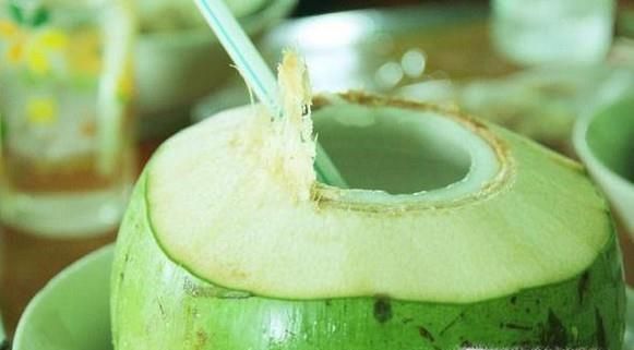 怎样快速开椰子喝椰汁