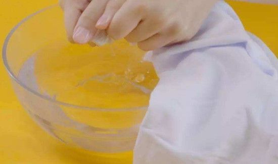 白色毛衣染色了怎么办