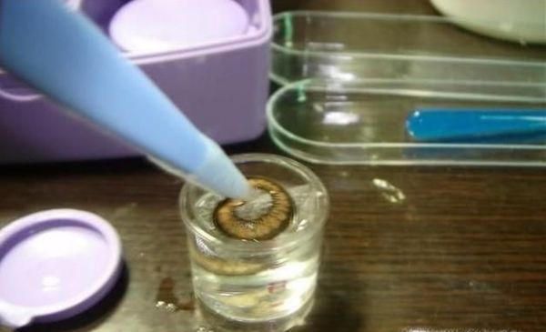 隐形眼镜用自来水泡过后还能用吗?