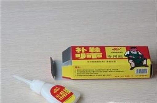 鞋胶沾到手上如何清理