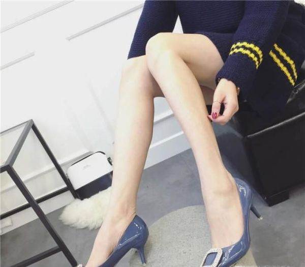 穿高跟鞋怎么走路舒服
