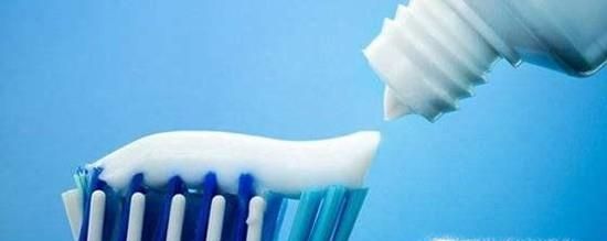 如何防止白色的鞋刷完变黄