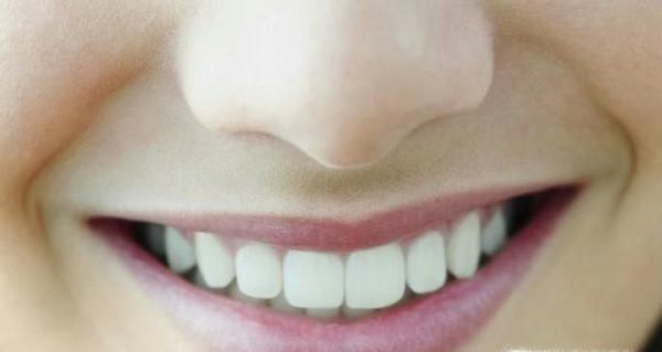 怎样清洗白衣服上的酱油渍