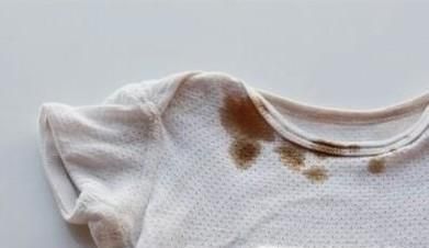 怎样清洗白衣服上的酱油渍