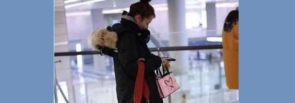 穿羽绒服头发怎么弄