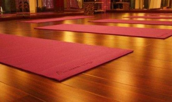 瑜伽垫哪面朝上