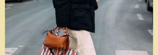 穿羽绒服背什么包