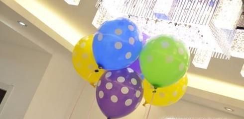 婚房气球怎么粘到房顶