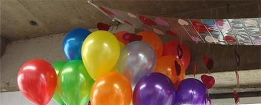 婚房气球怎么粘到房顶