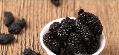 桑葚的功效和作用有哪些？如何挑选桑葚