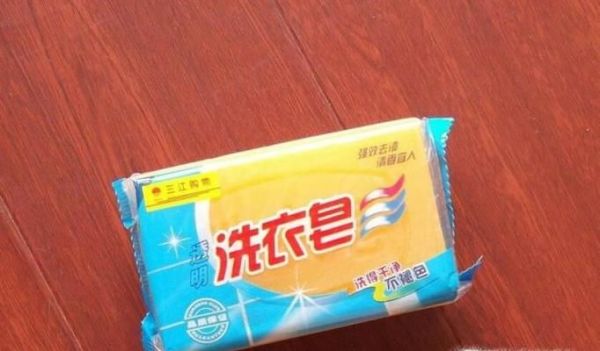 水彩笔留在白衣服上的印记如何清洗