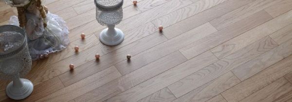 新房的地板为什么那么油