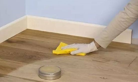 为什么地板上会很多的水?