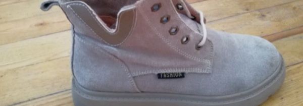 长筒靴怎么系鞋带