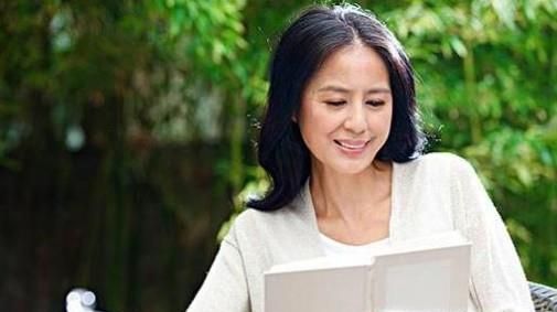 要成为一个从容的中年女人，需要做哪些准备？