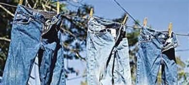 牛仔裤上的血渍怎么洗掉