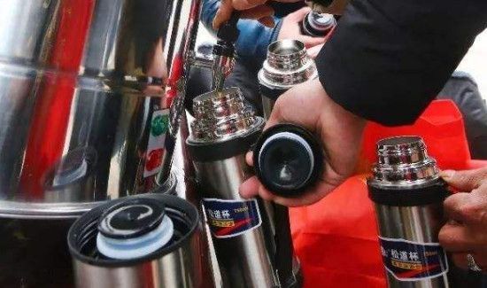 红糖姜水能放保温杯吗