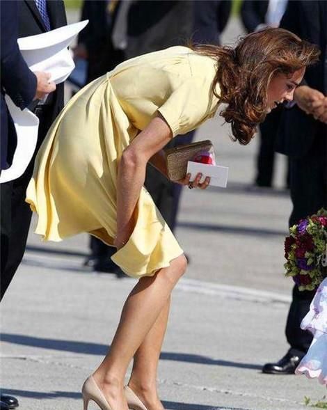 女生夏天穿裙子怎么防止走光？