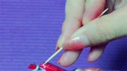 如何快速剥开火腿肠（经典红袋子）