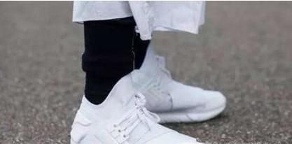 如何去除白鞋的黄色污渍和袜子的臭味