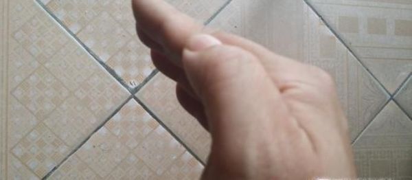 如何不用刀开罐头