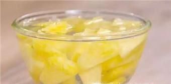 怎样轻松去除菠萝皮