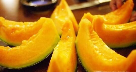 哈密瓜的功效和作用有哪些？如果挑选哈密瓜