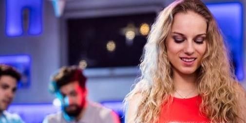 为什么社交软件上打招呼总以你在干嘛为开头？