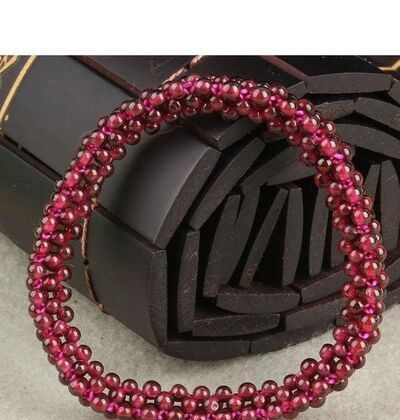 石榴石手链有哪些作用与功效