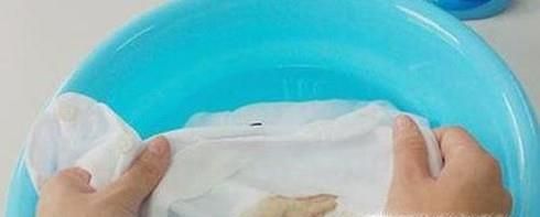 芒果汁弄到白色衣服怎么洗