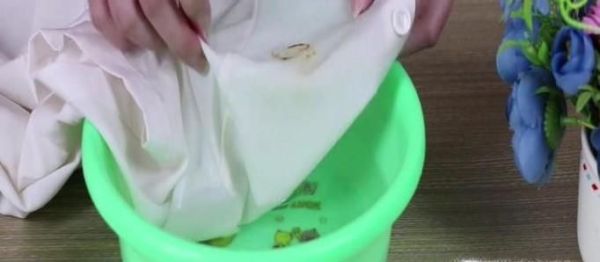 芒果汁弄到白色衣服怎么洗