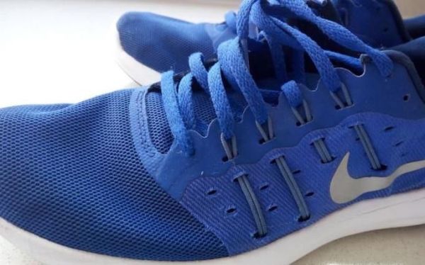 怎么刷白鞋边，白鞋边去污的方法