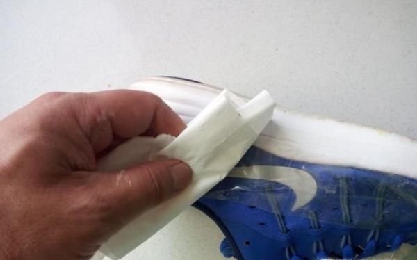 怎么刷白鞋边，白鞋边去污的方法