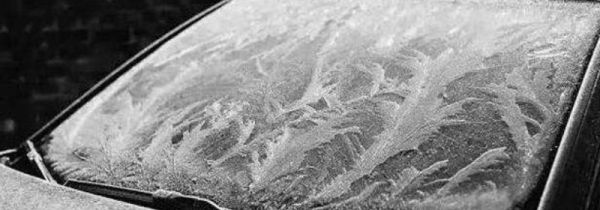 汽车前玻璃结冰怎么办