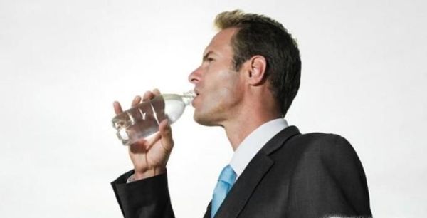 人体一天需要喝多少水