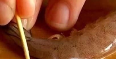 如何快速去虾线？