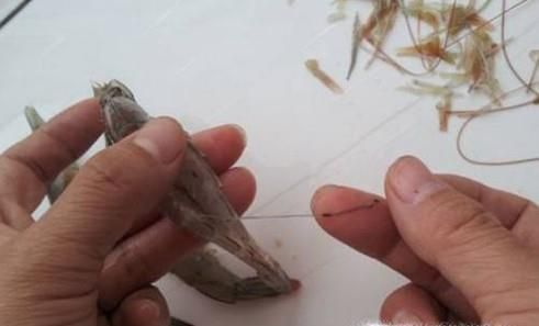 如何快速去虾线？