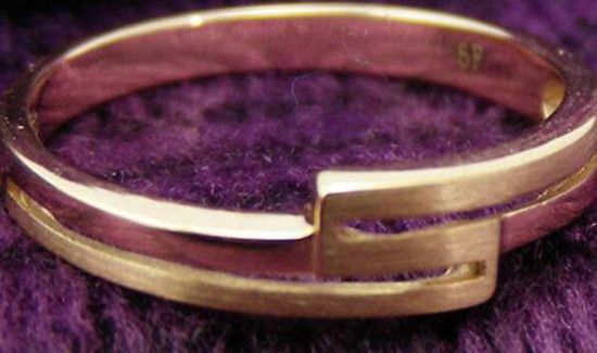 为什么现在的钻戒都用au750做