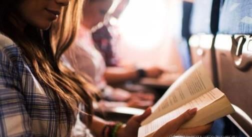 坐飞机避免出现时差反应的小窍门有哪些？