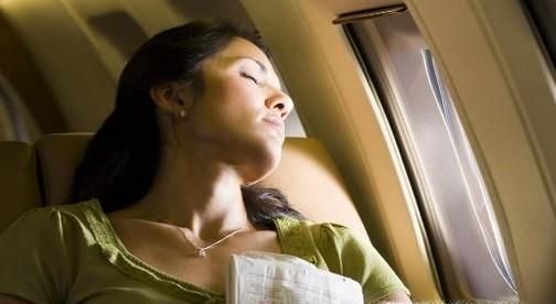 坐飞机避免出现时差反应的小窍门有哪些？