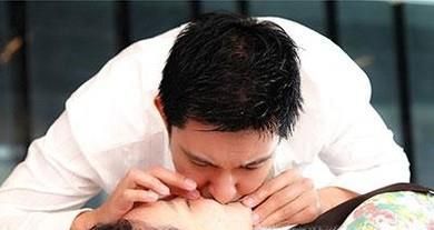 发现有人溺水，应该如何施救