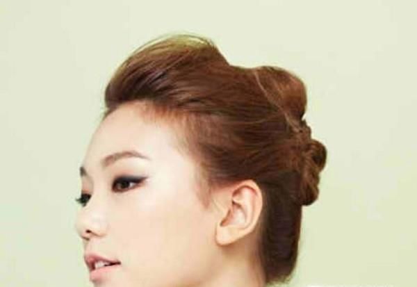 头发往后梳有什么好处？