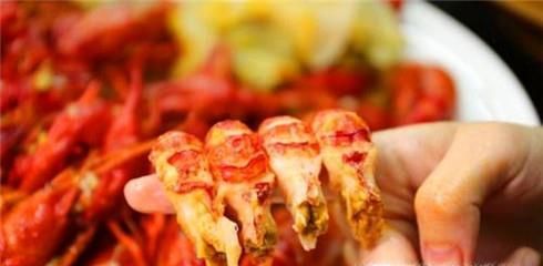 怎样剥小龙虾不费劲又不伤手？